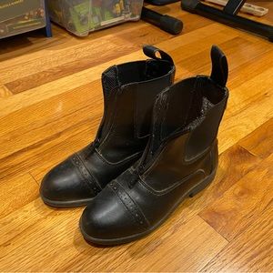 Equistar kids riding boots. Equestrian paddock boots. Girls/Boys.
